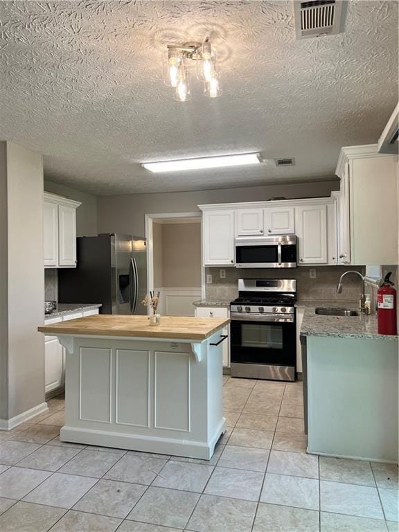 Building Photo - 3250 Northcliff Dr