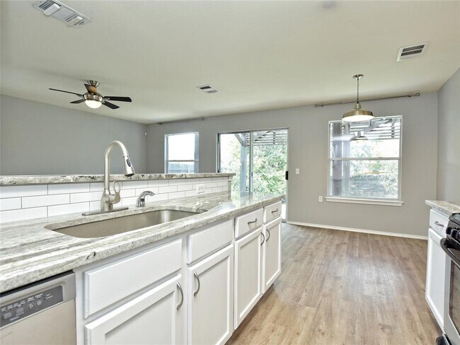 Building Photo - 5204 Krueger Ln