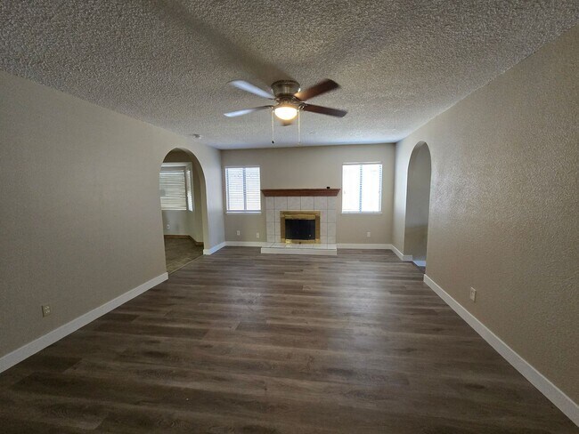 Building Photo - A Fabulous 4 Bedroom Single Story Home in East Las Vegas