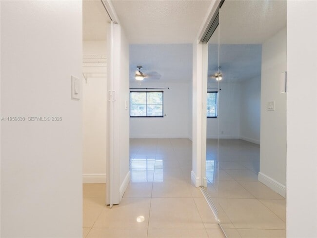 Building Photo - 9955 Westview Dr