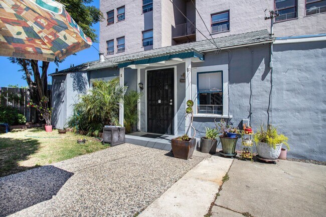 Building Photo - 531 Taylor Ave