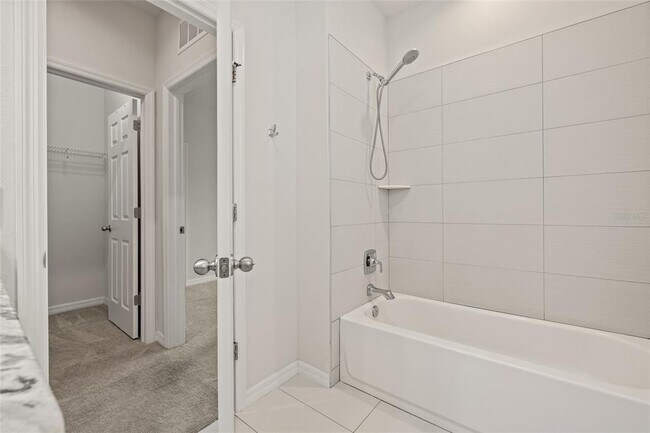 Building Photo - 1950 Lake Ridge Blvd