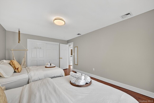 Building Photo - 66 Murray Dr