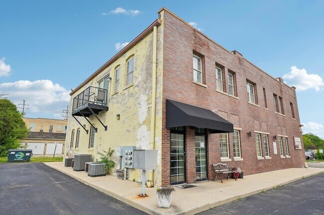 Building Photo - 1111 55th St