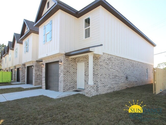 Building Photo - Gorgeous Townhome in Fort Walton Beach