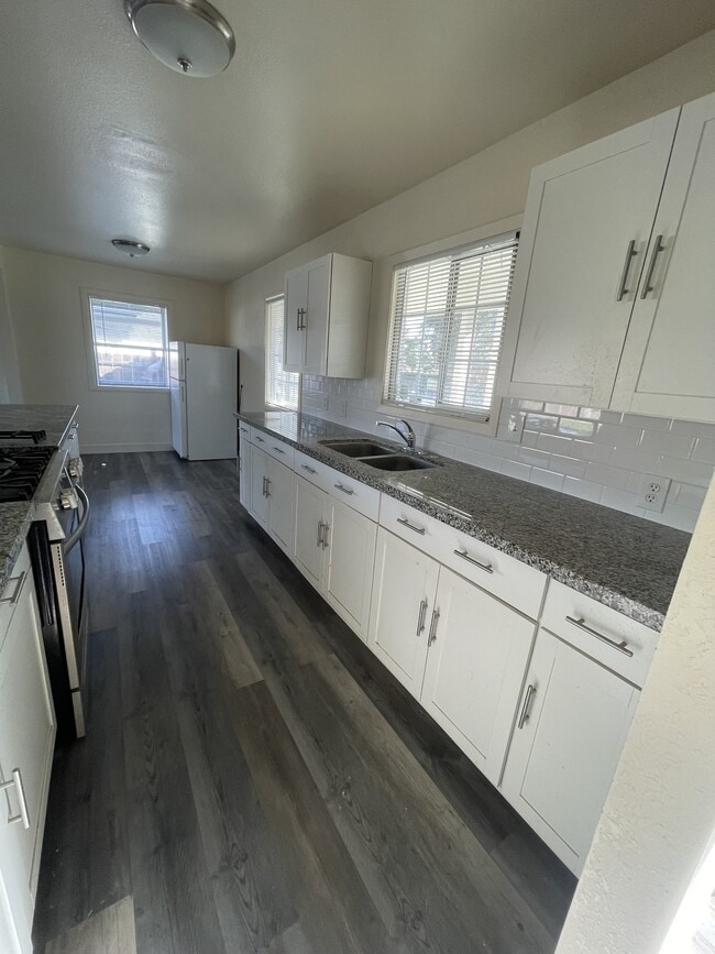 Building Photo - 1215 Whyler Rd