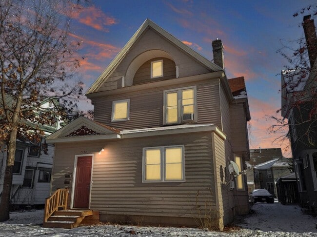 Primary Photo - 2725 Dupont Ave S