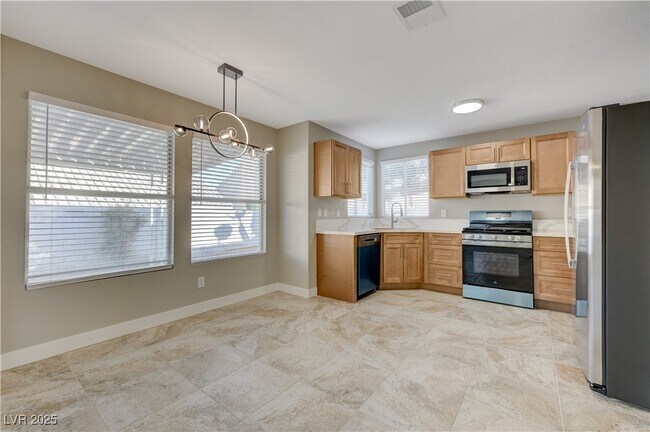 Building Photo - 170 Mirador St