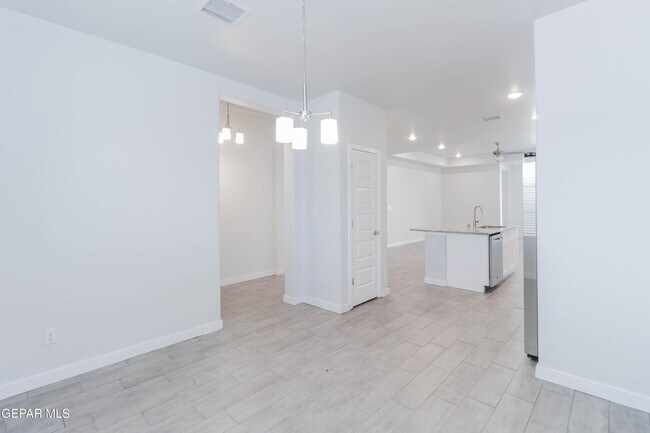 Building Photo - 12832 Haxby St