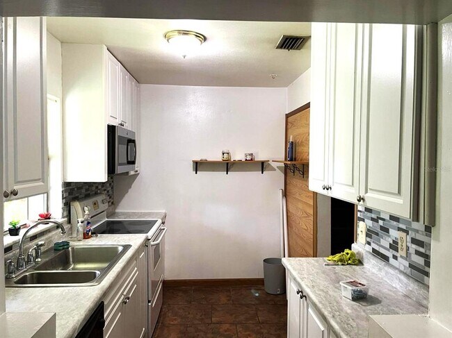 Building Photo - 37234 Jernstrom Ln