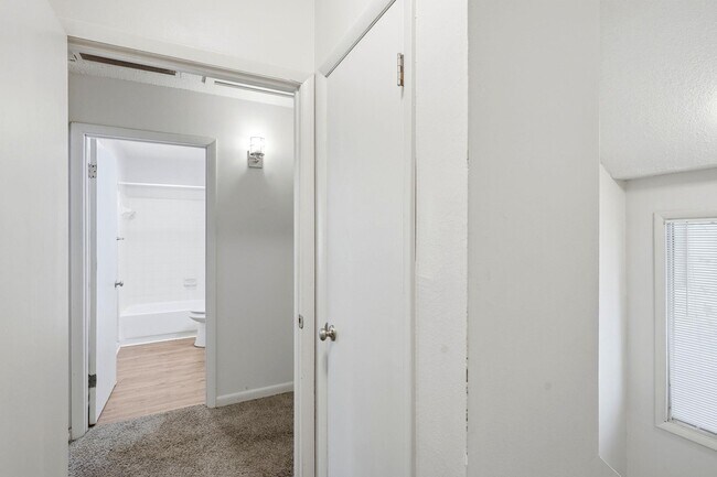 Building Photo - 1844 Larette Dr