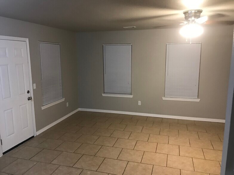 Dining - 1382 N Dawn Dr