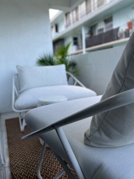 Balcony - 2545 S Bayshore Dr