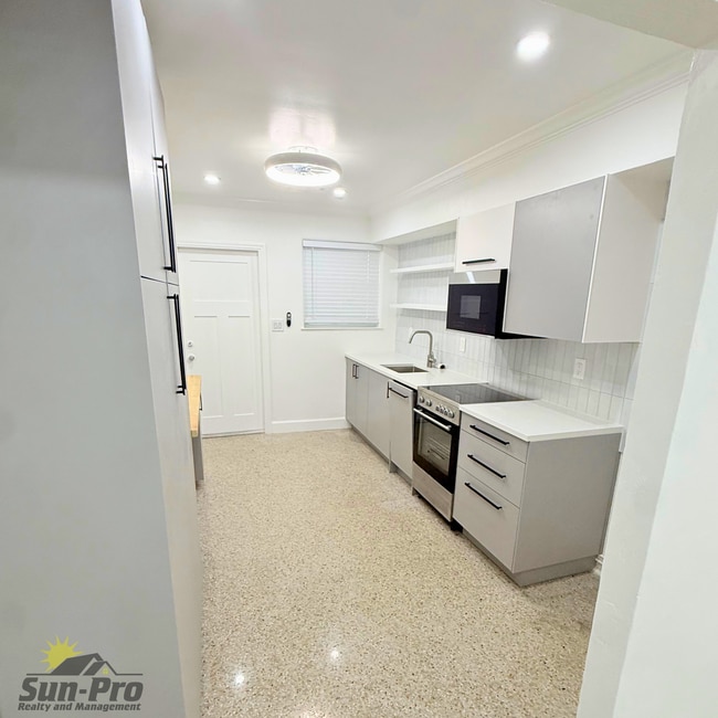 Building Photo - 750 Bethune St