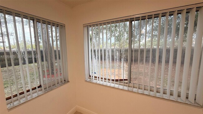 Building Photo - 5612 Rock Island Rd