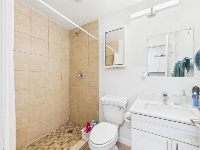 Building Photo - 911 W 22nd St