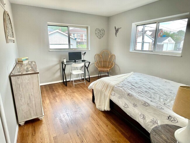 Building Photo - 5445 Chippewa St