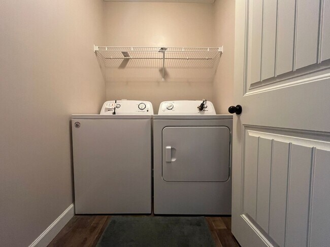 Building Photo - Adorable 3/2 Ready To Move In Now!