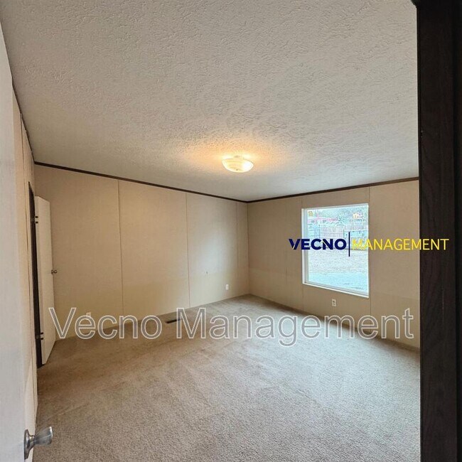 Building Photo - 842 Corinne Dr