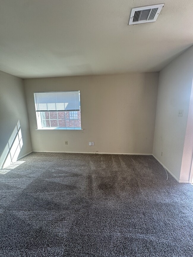Building Photo - 13906 Buckingham Dr