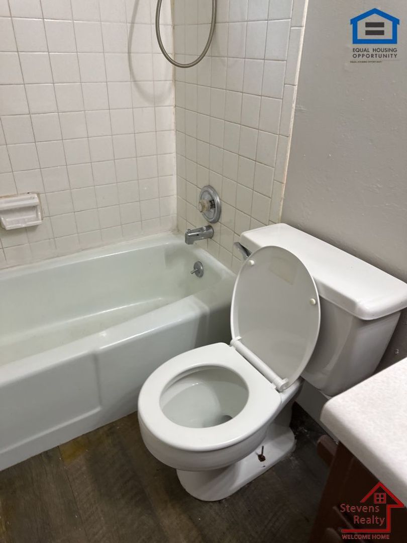 Building Photo - 1812 Olive St