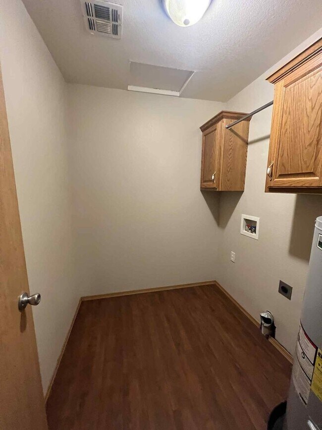 Building Photo - Nice 2 Bedroom 2 Bathroom Apartment Home i...