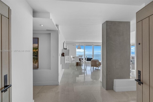 Building Photo - 2 Grove Isle Dr