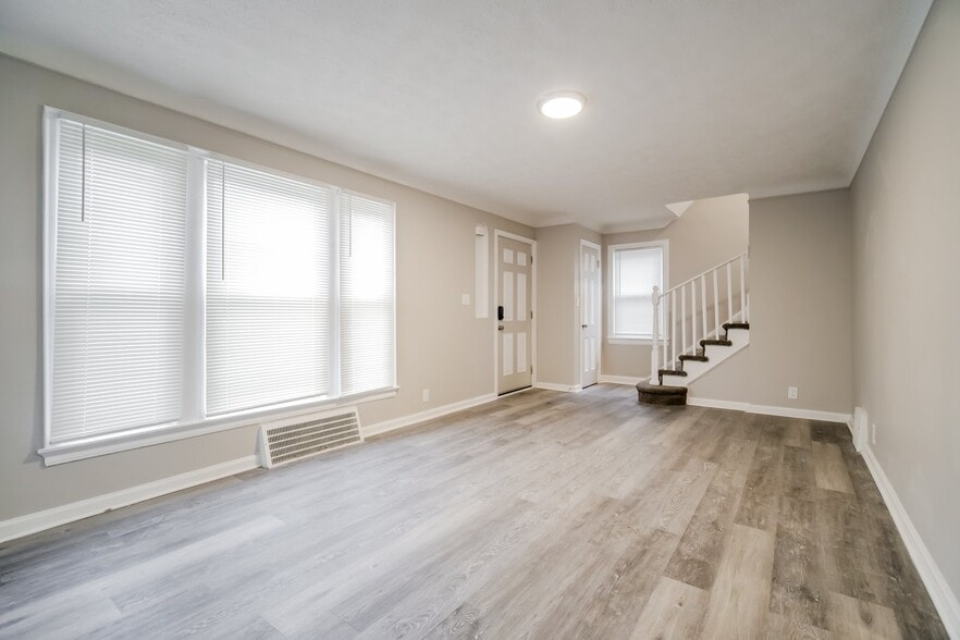 Building Photo - 4382 E 141st St