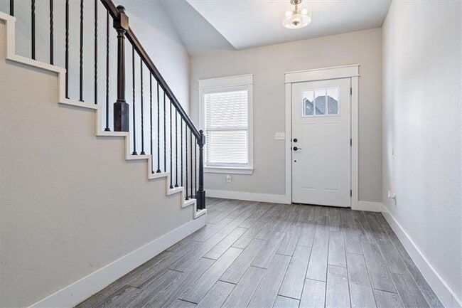 Building Photo - 3500 SW Lucretia Rd