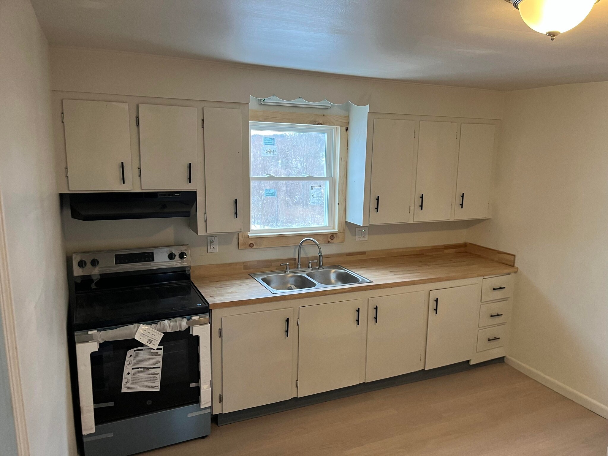 Building Photo - 9 Hudson St