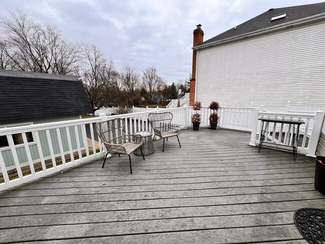 Building Photo - 1N261 Stacy Ct