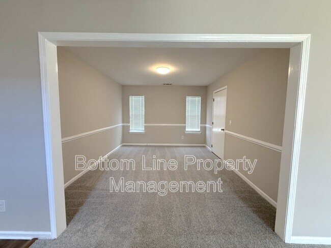 Building Photo - 4133 Robinwood Dr
