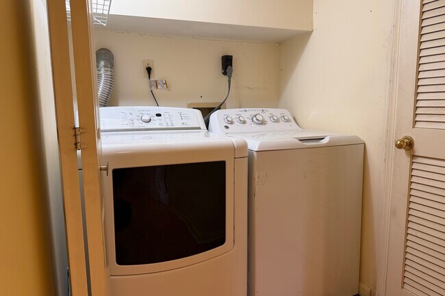 Building Photo - 14614 Stream Pond Dr