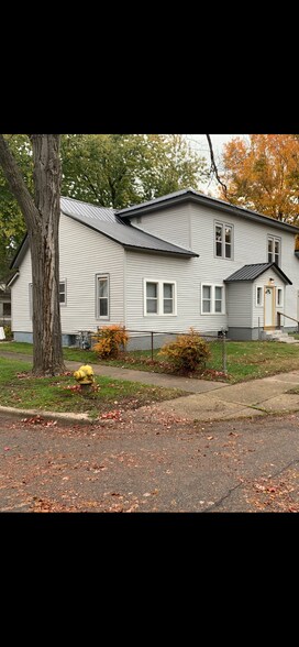 Building Photo - 25 Sherman Rd