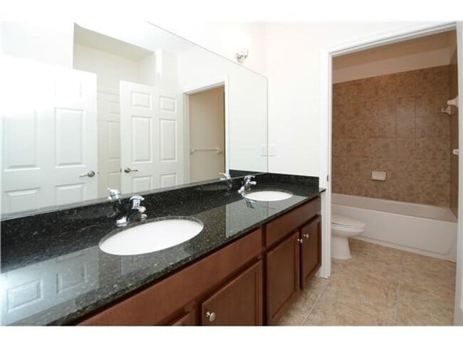 Interior Photo - 1025 NE 10th AVE
