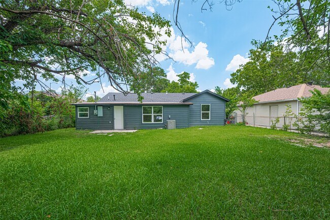 Building Photo - 606 Cresline St