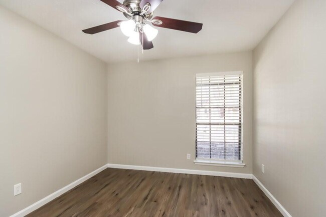 Building Photo - 2210 Dristone Dr