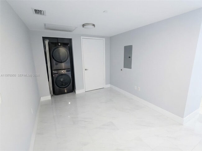 Building Photo - 475 Brickell Ave