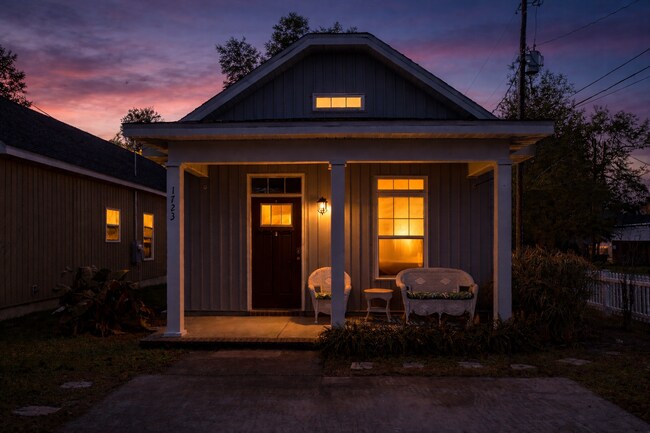 Building Photo - Charming Home in Desirable Pensacola Location