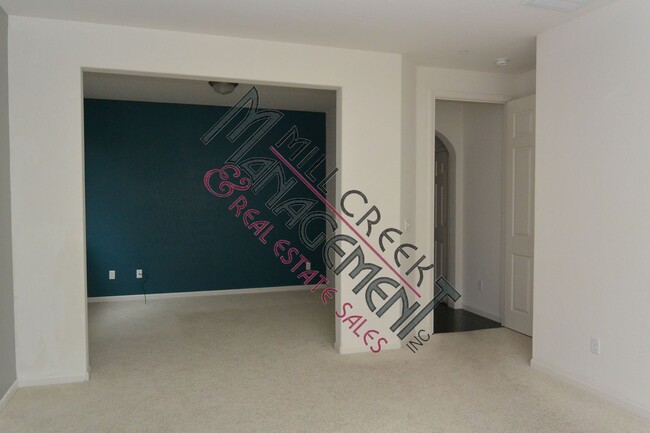 Building Photo - NW 3 Bedroom 2 Bath home - No Pets