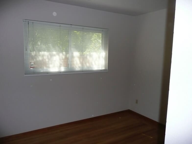 Bedroom 2 - 3882 Yale Way