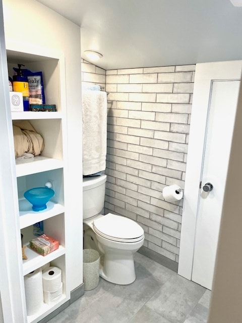 Niche storage in bath - 1139 Belvedere St