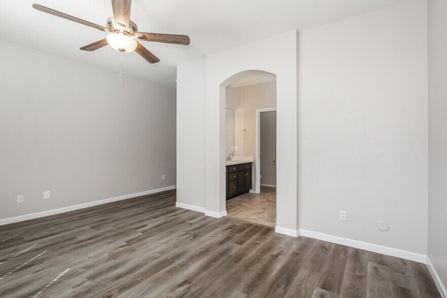 Building Photo - 16855 W Ironwood St