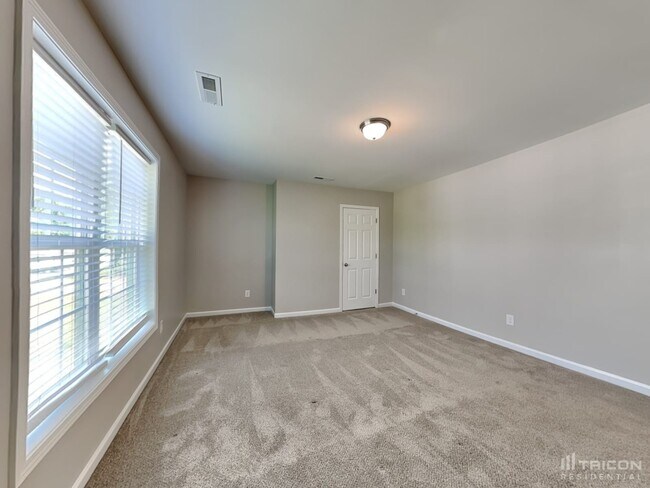 Building Photo - 17 S Sunny Dale Dr