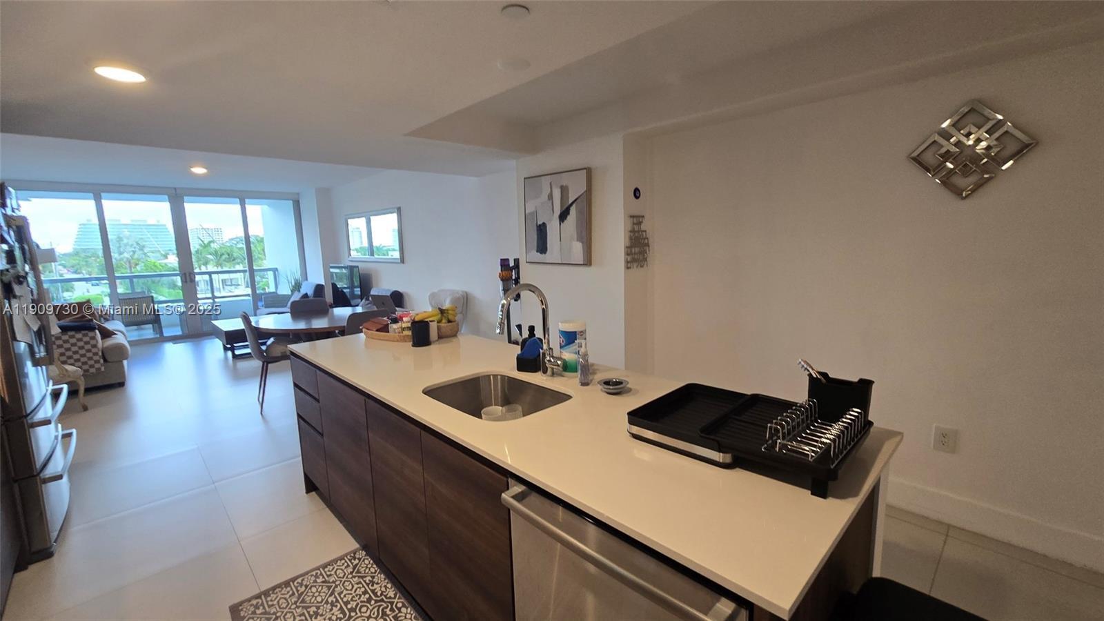 Building Photo - 9261 E Bay Harbor Dr