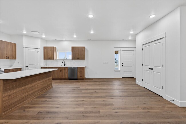 Building Photo - JR119L