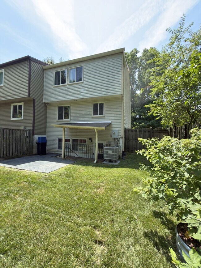 Building Photo - 3 Bed 4 Bath Townhome for Rent in Fairfax, VA!
