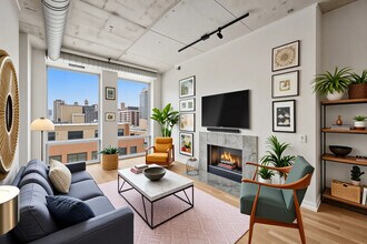 Building Photo - 720 N Larrabee St