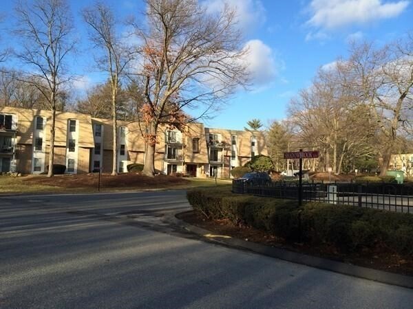Building Photo - 13 Shadowbrook Ln
