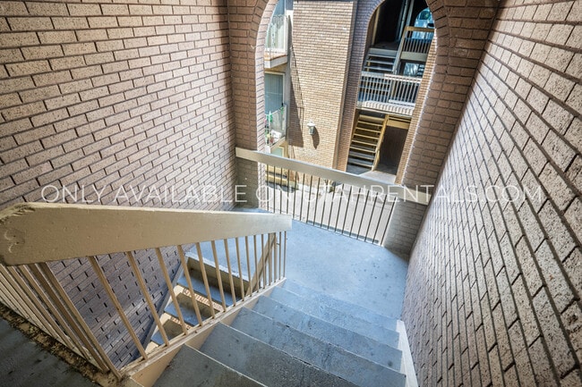 Building Photo - 1080 E 450 N